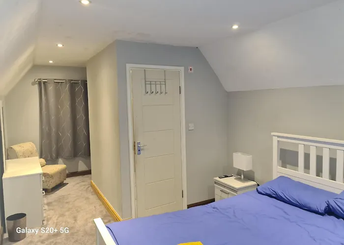 The Reading Whole Apartment With Private Lake And Gardens